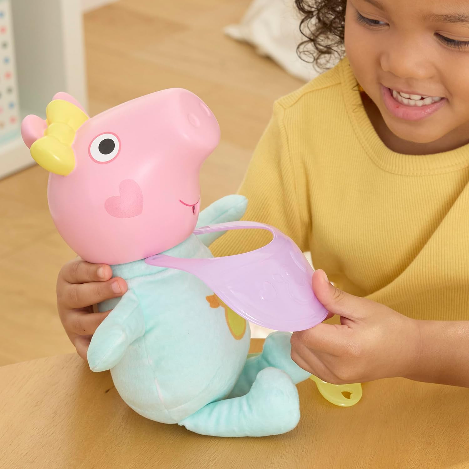 Muñecas Y Peluches Hasbro Peppa Pig Evie Gruñidos Y Abrazos multicolor para niños