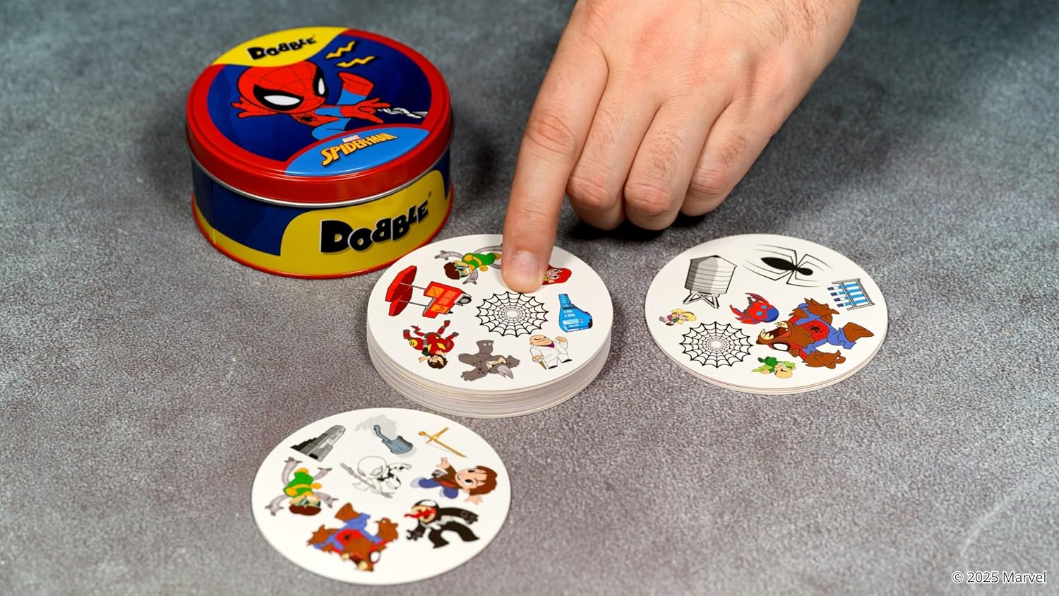 Juegos De Mesa Asmodee Juego De Cartas Dobble Spider-Man multicolor para niños